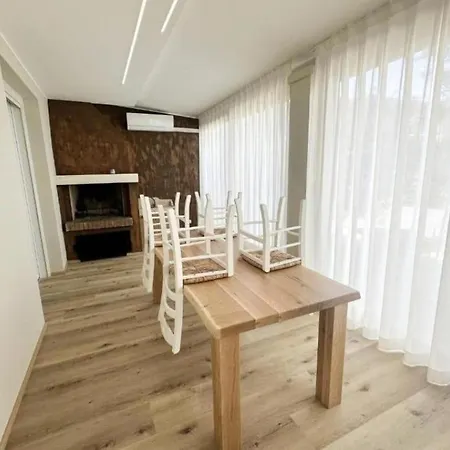 Apartment In With Pool - Next To Golf Club Lido di Jesolo