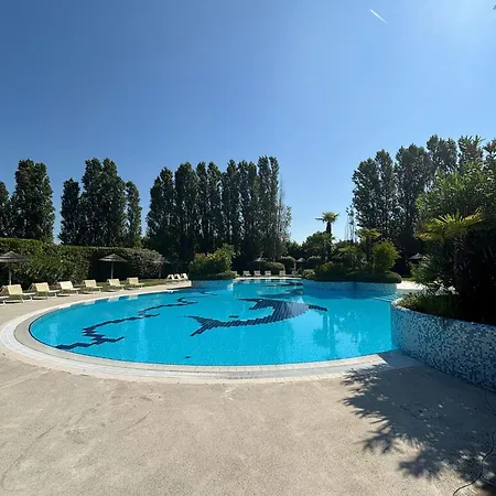 In With Pool - Next To Golf Club Apartmán *