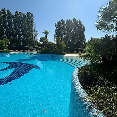 In With Pool - Next To Golf Club Apartmán Lido di Jesolo